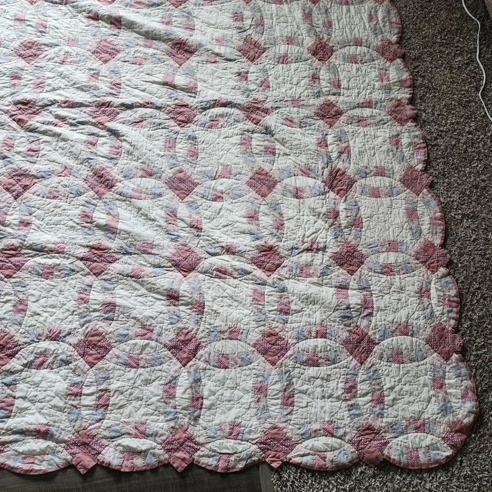 VINTAGE Double Wedding Ring Quilt handmade micro floral Pink Calico 95x105 Queen